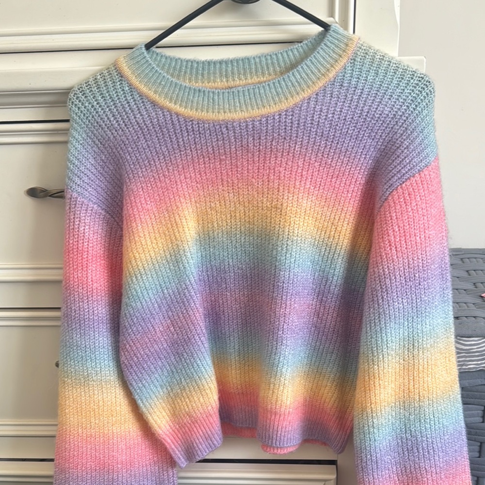 Pastel Gradient Crew Neck Sweater with Long Sleeves